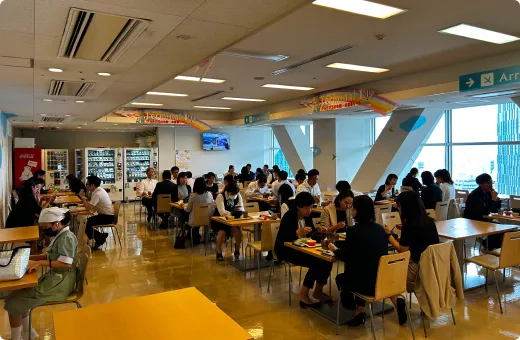 画像：従業員食堂の様子